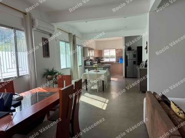 VENDO AMPLIA CASA DE UNA SOLA PLANTA EN SALINAS