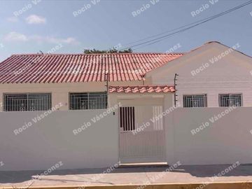 VENDO AMPLIA CASA DE UNA SOLA PLANTA EN SALINAS