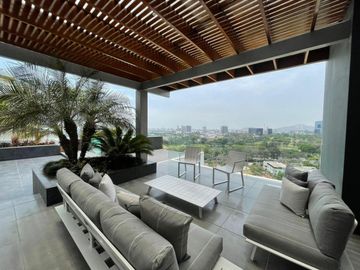 Vendo amplio penthouse en la mejor zona de Surco