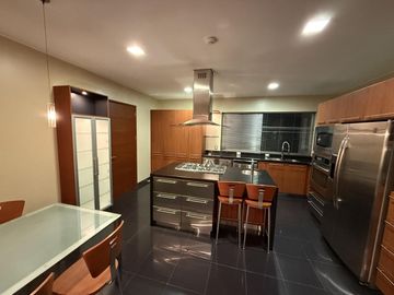 Vendo amplio penthouse en la mejor zona de Surco