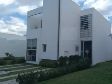 CASA EN REMATE SANTA FE TLAJOMULCO DE ZÚÑIGA
