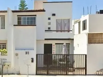 CASA EN VENTA A PRECIO REMATE EN QUERETARO SM