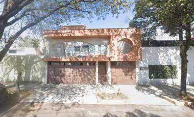Casa en Remate en calle Av. Paseo del Bosque, Paseos de Taxqueña, Coyoacán. CDMX.