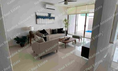 SE RENTA CASA AMUEBLADA Y EQUIPADA UBICADA EN RESIDENCIAL AQUA CANCÚN  3 RECÁMARAS, ALBERCA PRIVADA, 2 CASAS CLUB CON AMENIDADES. SEGURIDAD 24 HORAS