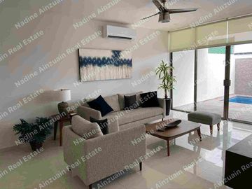 SE RENTA CASA AMUEBLADA Y EQUIPADA UBICADA EN RESIDENCIAL AQUA CANCÚN  3 RECÁMARAS, ALBERCA PRIVADA, 2 CASAS CLUB CON AMENIDADES. SEGURIDAD 24 HORAS