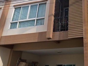 Three-story commercial building, 22 sq.wa., located on Soi Huai Kaphi 14, Sukhumvit Road, Huai Kaphi Road, Mueang Chonburi, Chonburi.