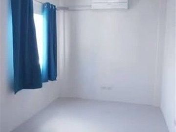 Three-story commercial building, 22 sq.wa., located on Soi Huai Kaphi 14, Sukhumvit Road, Huai Kaphi Road, Mueang Chonburi, Chonburi.