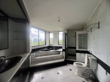 FOR RENT 10-Bedroom Corner House in White Plains, Quezon City - OBRH406