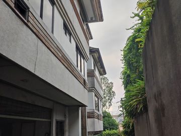 FOR RENT 10-Bedroom Corner House in White Plains, Quezon City - OBRH406