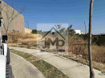 VENDO TERRENO FRENTE ÁREA VERDE