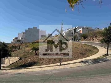 VENDO TERRENO FRENTE ÁREA VERDE