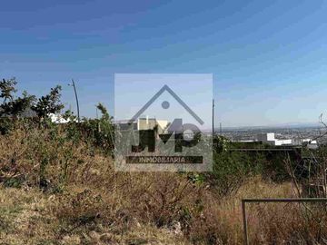 VENDO TERRENO FRENTE ÁREA VERDE