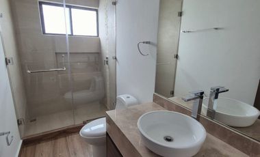 Bonita casa en renta en fraccionamiento privado: Península