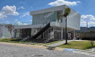 HERMOSA CASA EN RENTA TOTALMENTE AMUEBLADA Y EQUIPADA LOMAS DE ANGELÓPOLIS 3 PUEBLA 5 recámaras