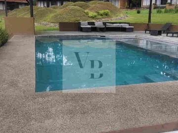 Venta de casa moderna en condominio