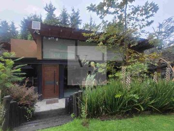 Venta de casa moderna en condominio