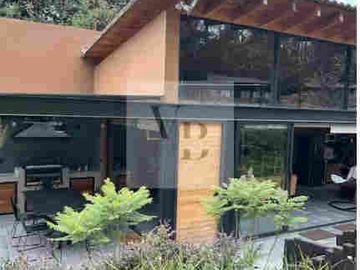 Venta de casa moderna en condominio