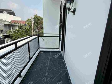 DIJUAL RUMAH BARU LUAS 158M² DI SUMMARECON BEKASI