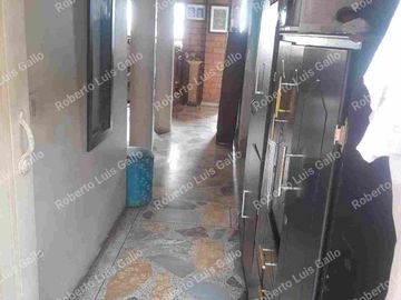 Vendo casa 2o. piso con garaje en manrique oriental cerca al parque Gaitán