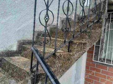 Vendo casa 2o. piso con garaje en manrique oriental cerca al parque Gaitán