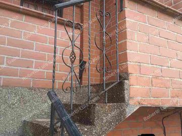 Vendo casa 2o. piso con garaje en manrique oriental cerca al parque Gaitán