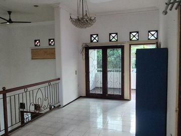 Rumah 2 Lantai Rungkut Surabaya - RM066APD