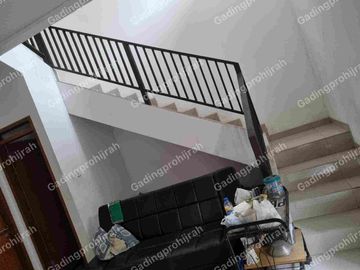 Disewakan Rumah 2 Lantai Di Cisaranten