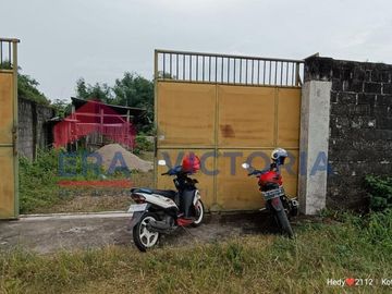 Gudang Pengrajin Kayu di Ngronggo Kota Kediri Sudah Pagar Keliling Atap Seng