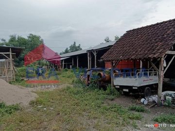 Gudang Pengrajin Kayu di Ngronggo Kota Kediri Sudah Pagar Keliling Atap Seng