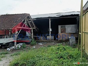 Gudang Pengrajin Kayu di Ngronggo Kota Kediri Sudah Pagar Keliling Atap Seng