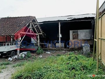 Gudang Pengrajin Kayu di Ngronggo Kota Kediri Sudah Pagar Keliling Atap Seng