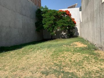 TERRENO EN VENTA EN JARDINES DE SANTA FE MUY CERCA DE LA IBERO E IMSS 58 LEON