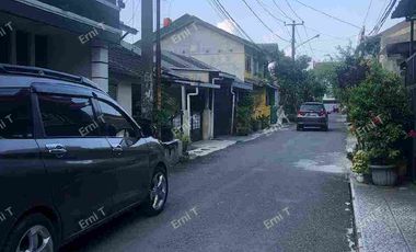 Rumah 2 lantai dengan balkon di Margahayu Buah Batu Bandung