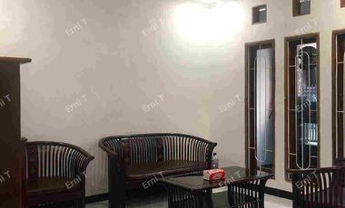 Rumah 2 lantai dengan balkon di Margahayu Buah Batu Bandung