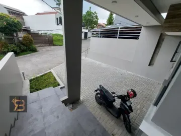 RUMAH BARU MODERN DI PONDOK HIJAU Gegerkalong Setiabudi Bandung Akses Mudah Harga Nego