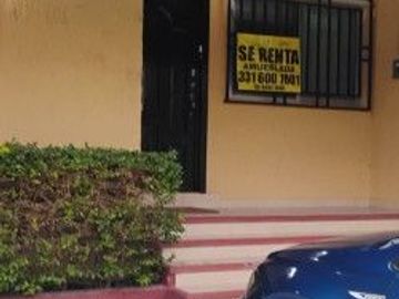 CASA EN RENTA AMUEBLADA FRACC SENDERO LAS MORAS, UNA PLANTA 2 RECAMARAS 2 BAÑOS