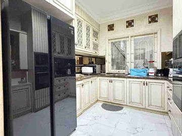 DIJUAL RUMAH MEWAH SIAP HUNI 2 LANTAI DI PURI SRIWEDARI ALTERNATIVE CIBUBUR