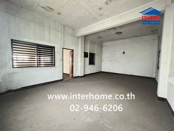 4.5-story commercial building, 36.4 sq.wah, located in Sithiroj Community, Soi Phaholyothin 82, Phaholyothin Road, Vibhavadi-Rangsit Road, Lam Luk Ka,