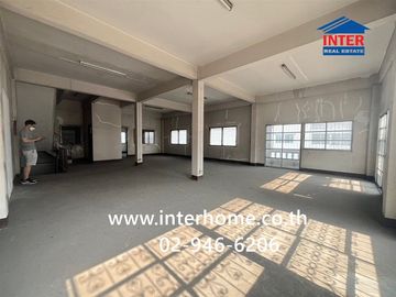 4.5-story commercial building, 36.4 sq.wah, located in Sithiroj Community, Soi Phaholyothin 82, Phaholyothin Road, Vibhavadi-Rangsit Road, Lam Luk Ka,