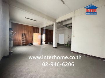 4.5-story commercial building, 36.4 sq.wah, located in Sithiroj Community, Soi Phaholyothin 82, Phaholyothin Road, Vibhavadi-Rangsit Road, Lam Luk Ka,