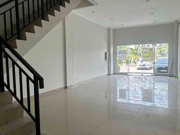 Burgundy Commercial Summarecon Bekasi Strategis Bulevar