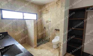 SE RENTA AMPLIA  CASA DE 4 RECÁMARAS,ALBERCA PRIVAD,A, SEGURIDAD,  AMENIDADES 2 CASAS CLUB, UBICADA EN RESIDENCIAL AQUA BY CUMBRES CANCÚN