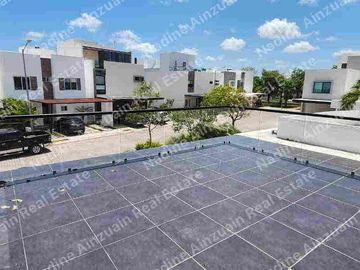 SE RENTA AMPLIA  CASA DE 4 RECÁMARAS,ALBERCA PRIVAD,A, SEGURIDAD,  AMENIDADES 2 CASAS CLUB, UBICADA EN RESIDENCIAL AQUA BY CUMBRES CANCÚN