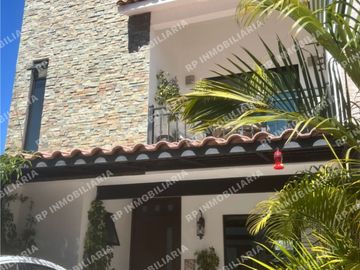 CASA TRES RECÁMARAS CON AMPLIOS ESPACIOS EN EXCELENTE UBICACIÓN EN EL CONDOMINIO
