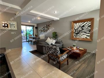 CASA TRES RECÁMARAS CON AMPLIOS ESPACIOS EN EXCELENTE UBICACIÓN EN EL CONDOMINIO