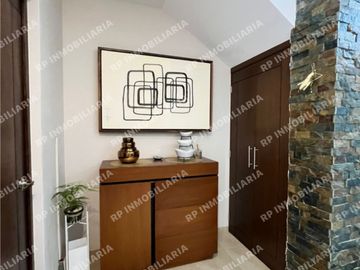 CASA TRES RECÁMARAS CON AMPLIOS ESPACIOS EN EXCELENTE UBICACIÓN EN EL CONDOMINIO