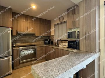 CASA TRES RECÁMARAS CON AMPLIOS ESPACIOS EN EXCELENTE UBICACIÓN EN EL CONDOMINIO