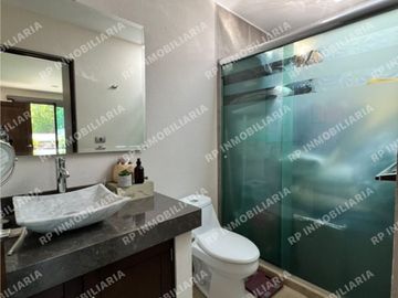 CASA TRES RECÁMARAS CON AMPLIOS ESPACIOS EN EXCELENTE UBICACIÓN EN EL CONDOMINIO