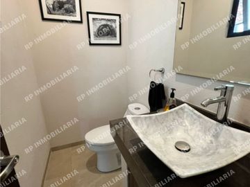 CASA TRES RECÁMARAS CON AMPLIOS ESPACIOS EN EXCELENTE UBICACIÓN EN EL CONDOMINIO
