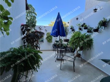 CASA TRES RECÁMARAS CON AMPLIOS ESPACIOS EN EXCELENTE UBICACIÓN EN EL CONDOMINIO